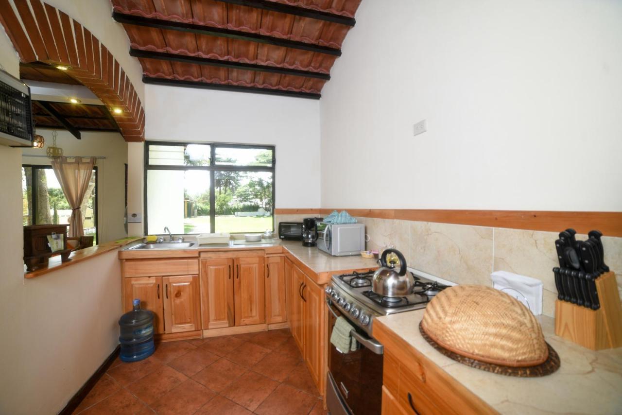 Villas Jucanya Super Higienizadas Panajachel Exterior foto